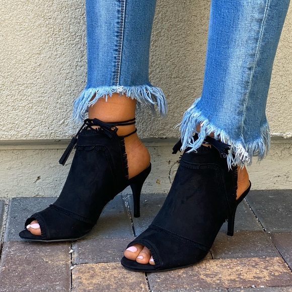 Black Peep Toe Tassels Lace Up Kitten Heel Sandal - Picture 4 of 12